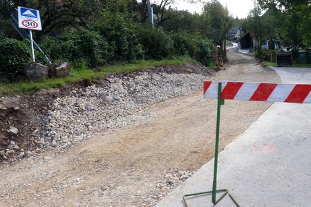 OBNOVA CESTE DOBEC 06 FOTO LJUBO VUKELIČ